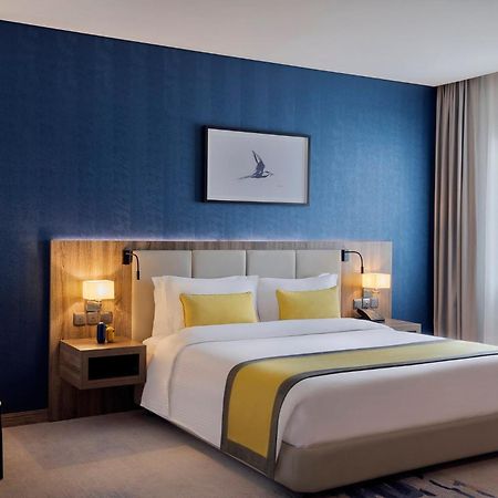 Отель Voco Al Khobar By Ihg Экстерьер фото A bedroom at the hotel