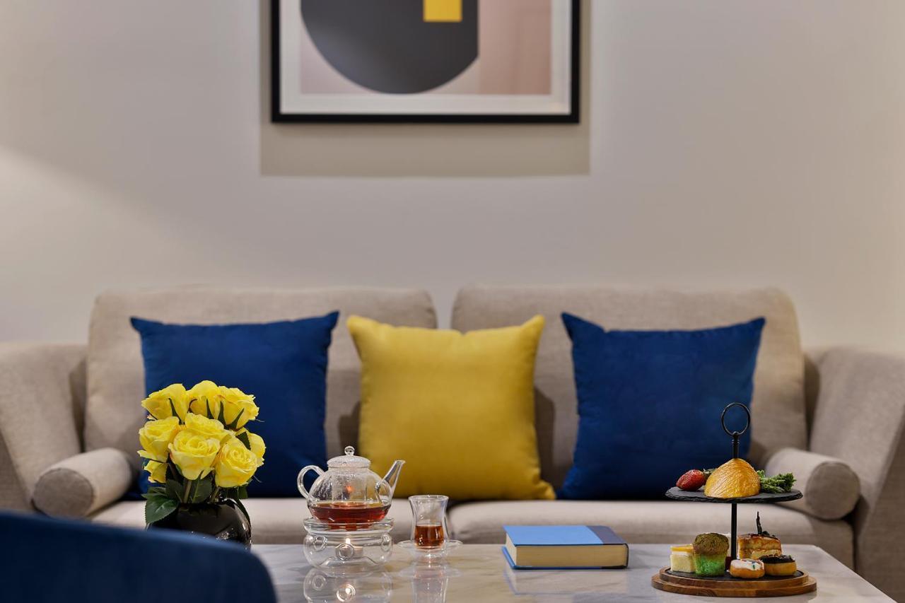 Отель Voco Al Khobar By Ihg Экстерьер фото A living room at the hotel