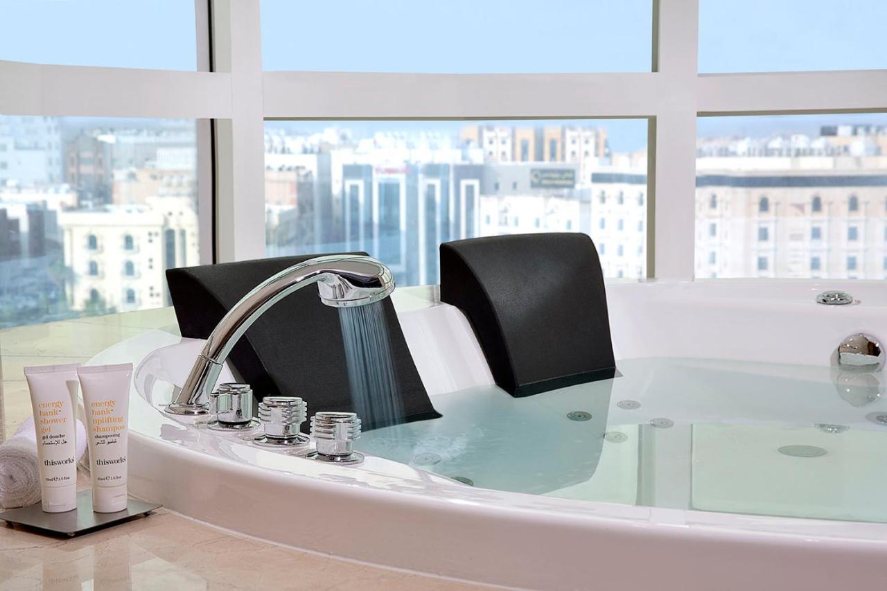 Отель Voco Al Khobar By Ihg Экстерьер фото A modern bathtub