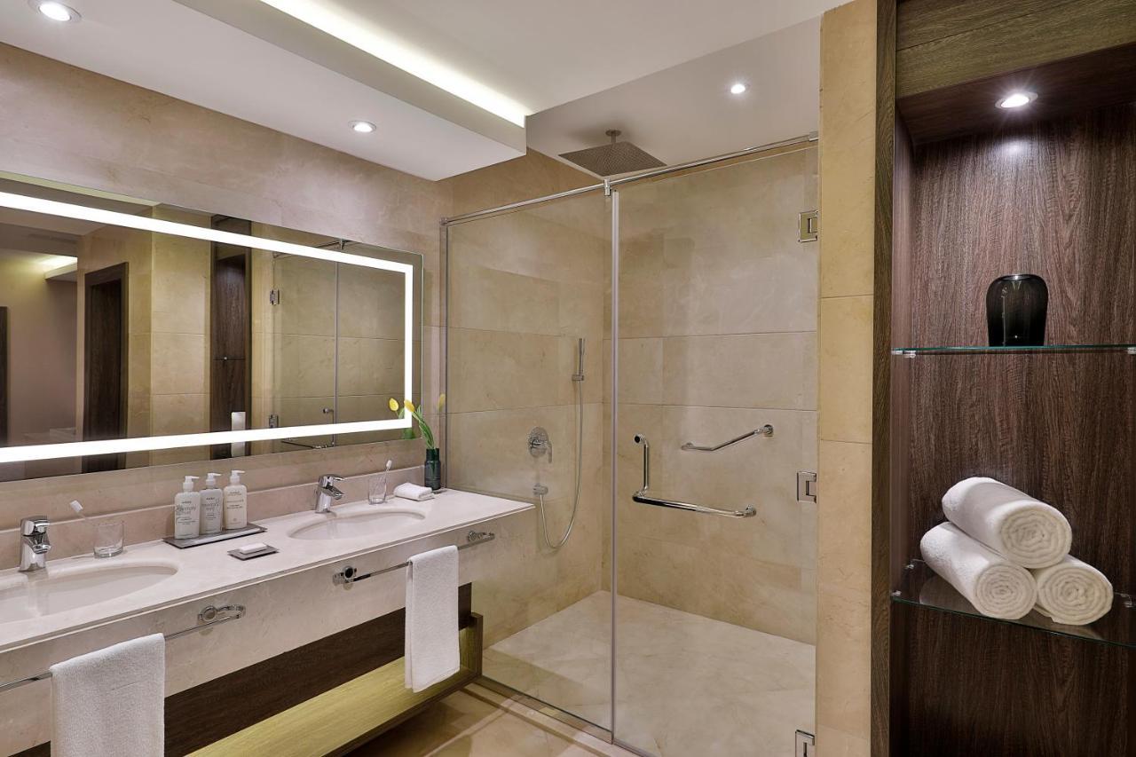 Отель Voco Al Khobar By Ihg Экстерьер фото A shower enclosure