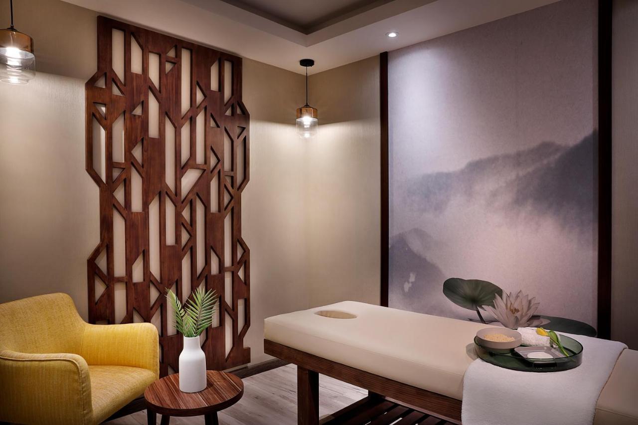 Отель Voco Al Khobar By Ihg Экстерьер фото A treatment room at the spa