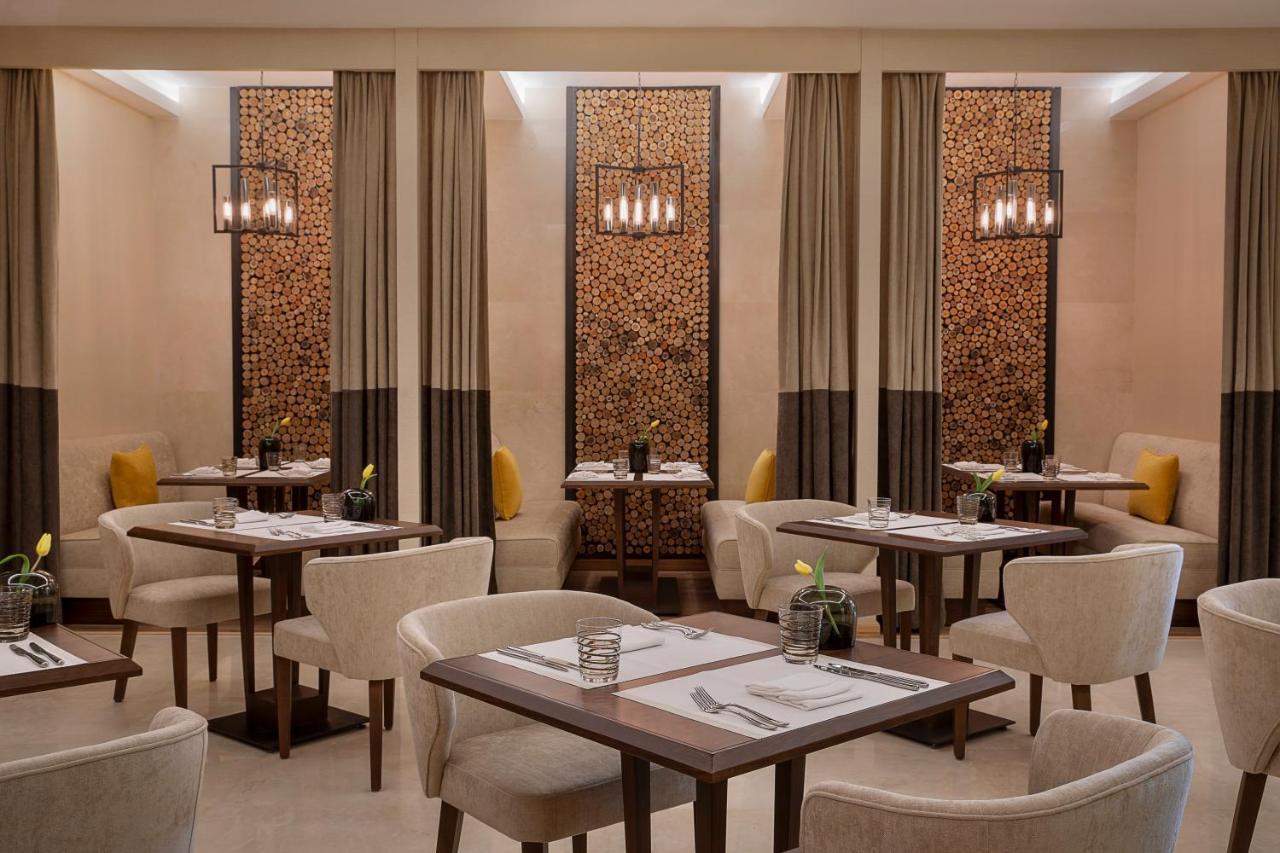 Отель Voco Al Khobar By Ihg Экстерьер фото The restaurant