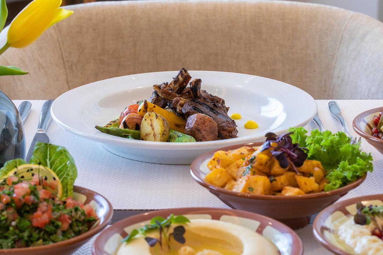 Отель Voco Al Khobar By Ihg Экстерьер фото A selection of dishes at the restaurant